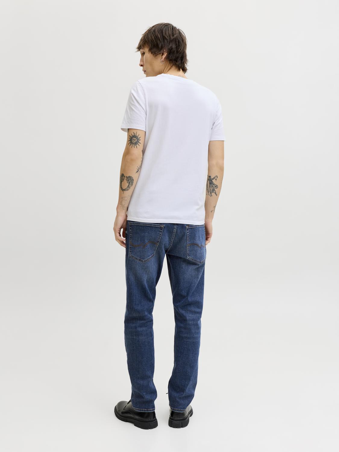 model_shot-back